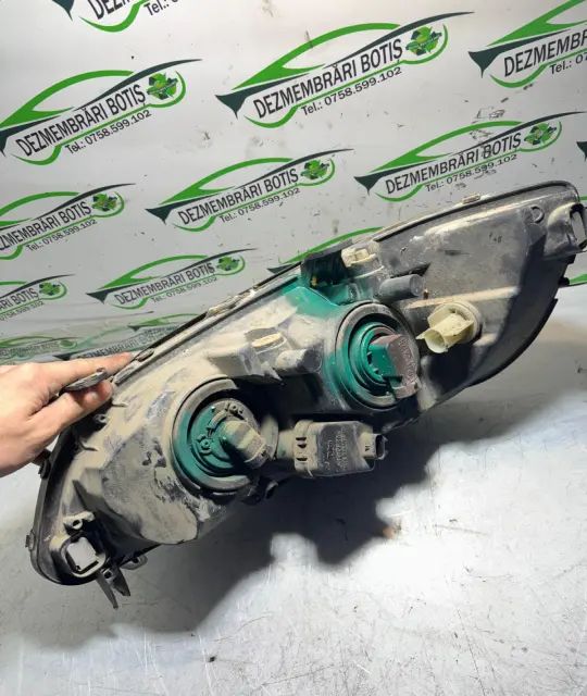 Far dreapta Opel Zafira 2003 1.6 MT (101 hp)