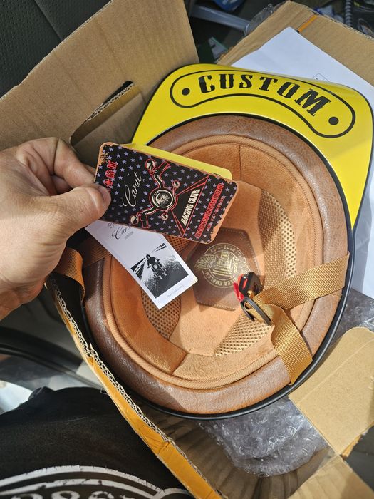 Каска  custom  нова