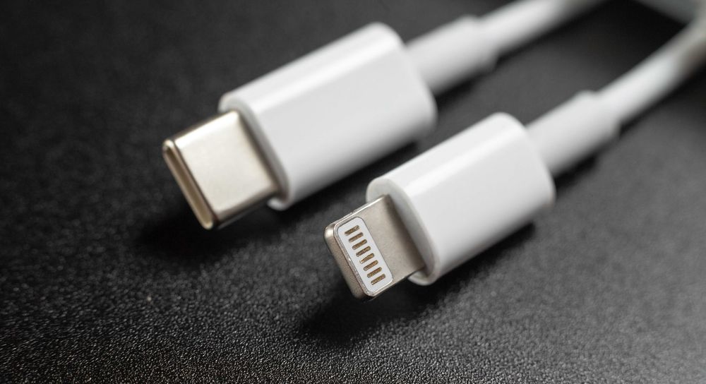 Кабель lighting на iPhone в оригинале