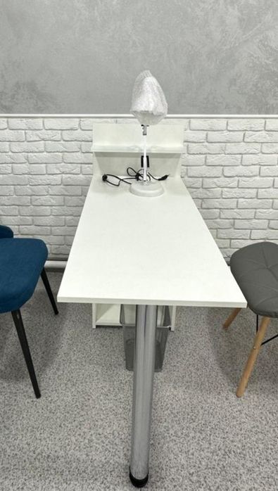 Маникюрный столик