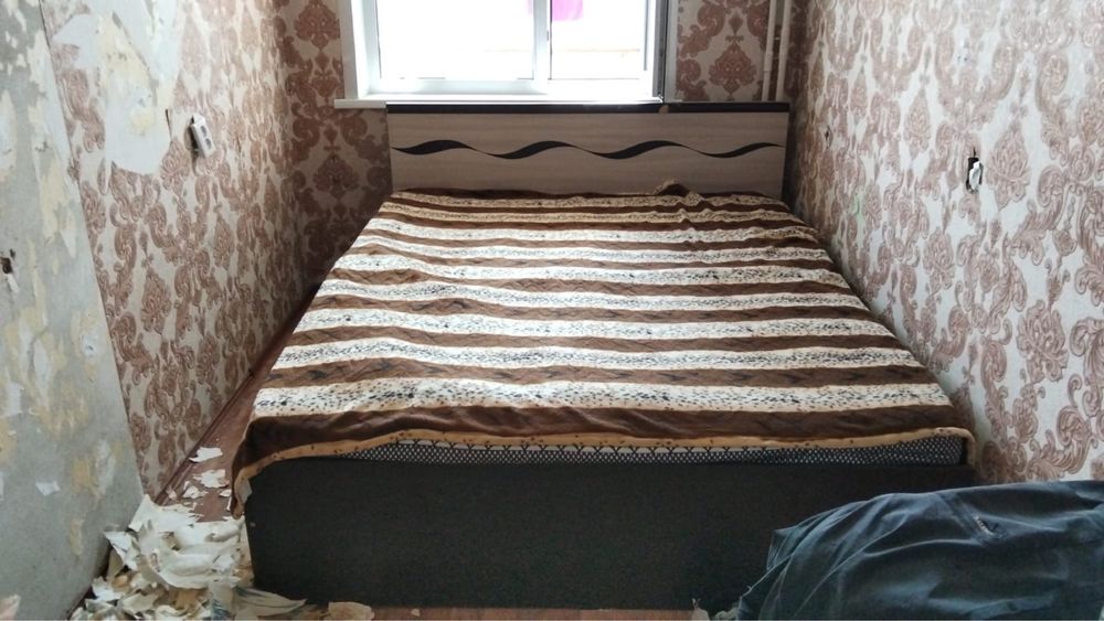 Продам кровать с матрасом