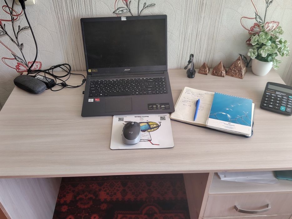 Продам офисную мебель.