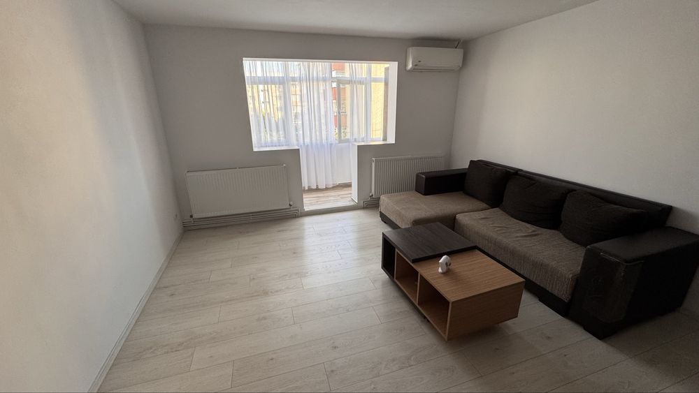 Inchiriez apartament