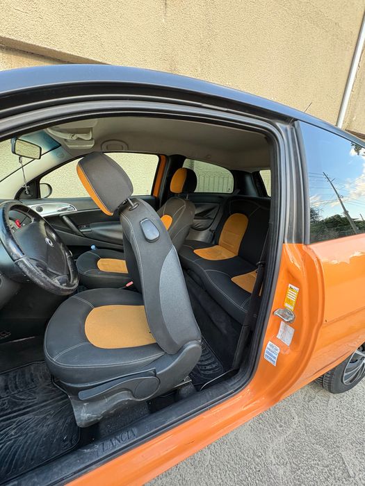 Автомобил Lancia Ypsilon