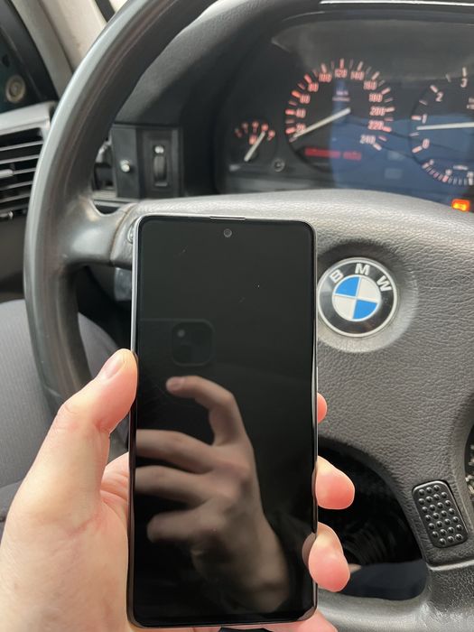 Срочно продам Samsung A51 8/128 gb