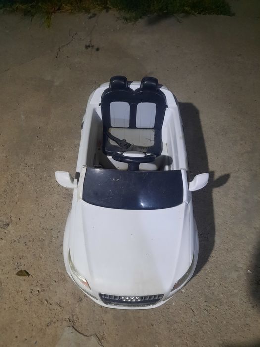 Продаю детскую машину Aуди Q7