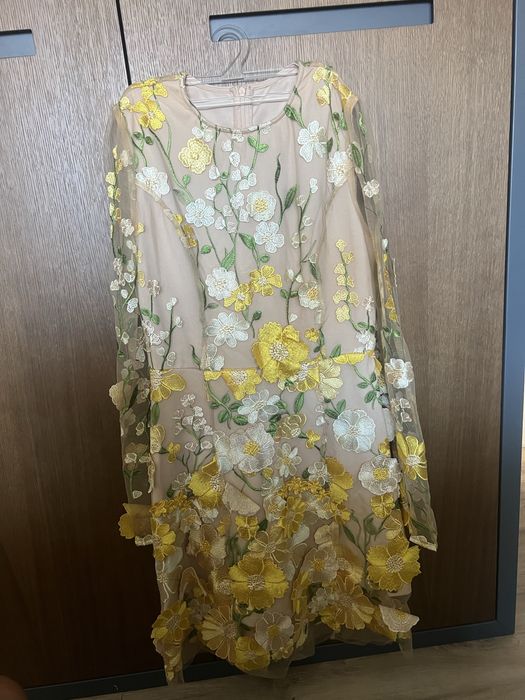 Рокля с 3D цветя