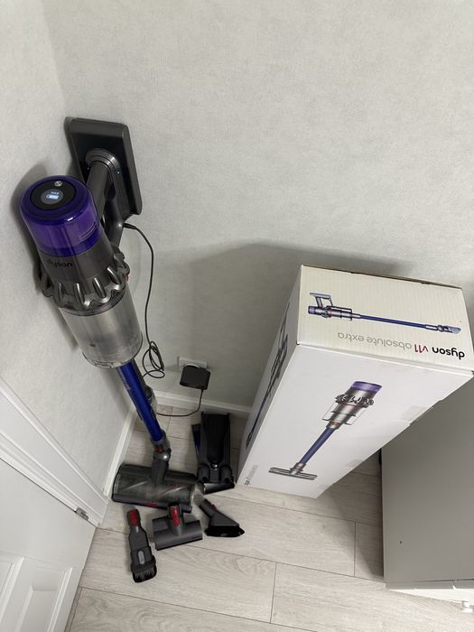 Продаю пылесос Dyson V11 absolute в отличном состоянии