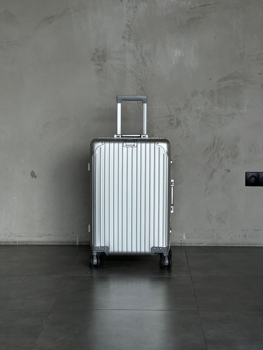 Срочно продам чемоданы