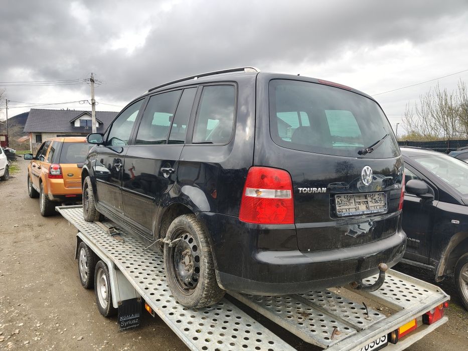Piese motor cutie capota bara punte jug scaune faruri stopuri cârlig modul planșa trager radiatoare fuzeta modul caseta direcție  vw Touran 2.0tdi bmm