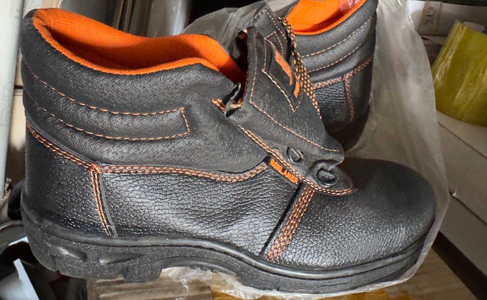 СИЗ каски, жилеты, ботинки, маски защитные, комбез, дождевики