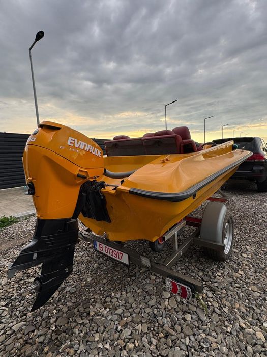 Barca Mustang cu motor Evinrude E-Tec 40 Cp