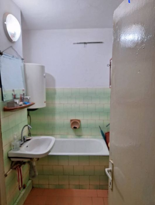 Vand apartament 2 camere.