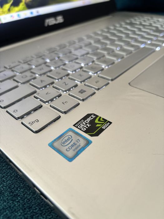 Asus Light gaming• i7-6700HQ• 12gb ram Ddr4• SSD 256gb• GTX 950