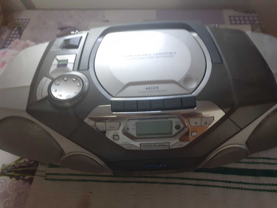 De vinzare radio casetofon cu cd philips 1575