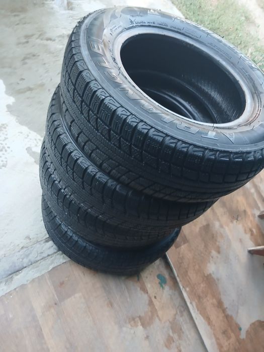 Продам шины лепучка