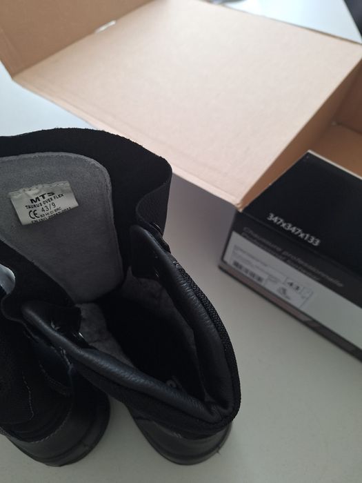 Обувки високи кожени