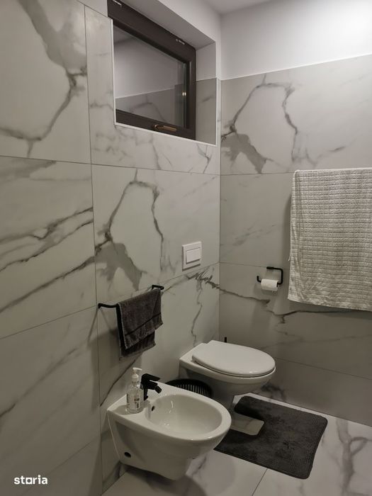 Casa bifamilială (2 intrari individuale) 258mp la 3 minute de Focsani.
