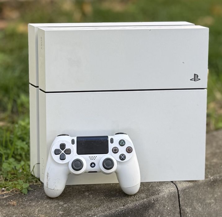 Конзола Sony PlayStation 4 PS4 500GB White + DualShock 4 + GTA V