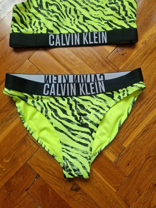 Детски бански 2 части CALVIN KLEIN размер  12 - 14 години
