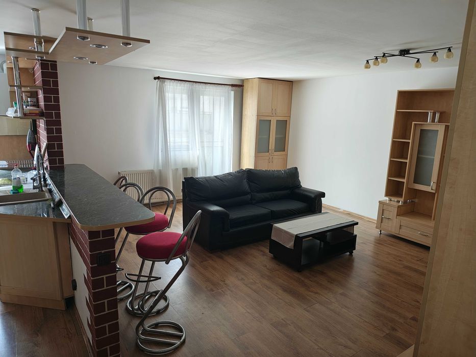 Inchiriez apartament 3 camere!