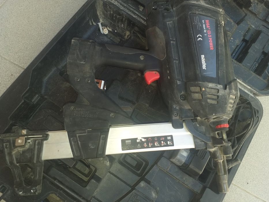 Пистолет за директен монтаж (коване) в дърво, бетон и метал Вюрт