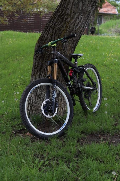 Vând  bicicleta UMF Freddy 2 full suspension