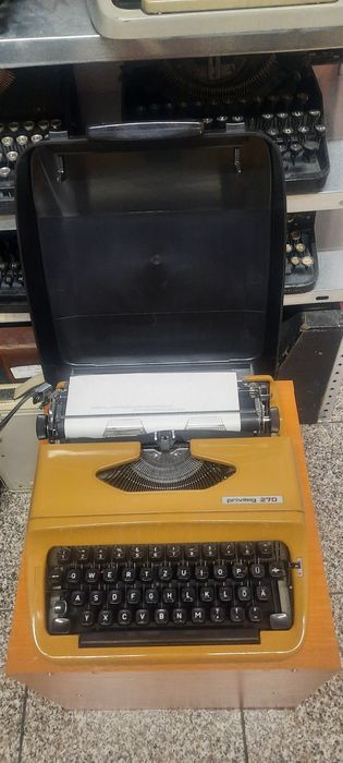Mașină de scris Privileg 270 impecabilă