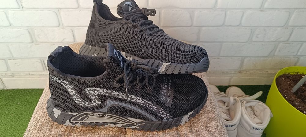 Нови работни обувки.