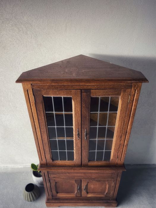 Дъбова ъглова витрина/ ъглова витрина масив