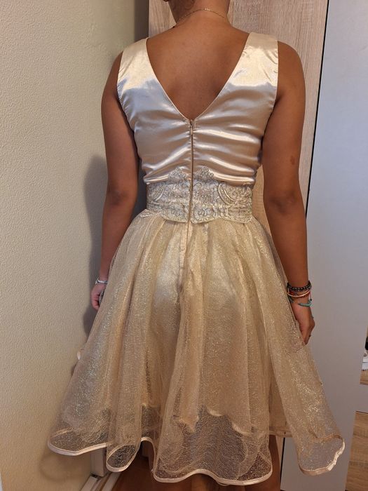 Vând rochii de seară