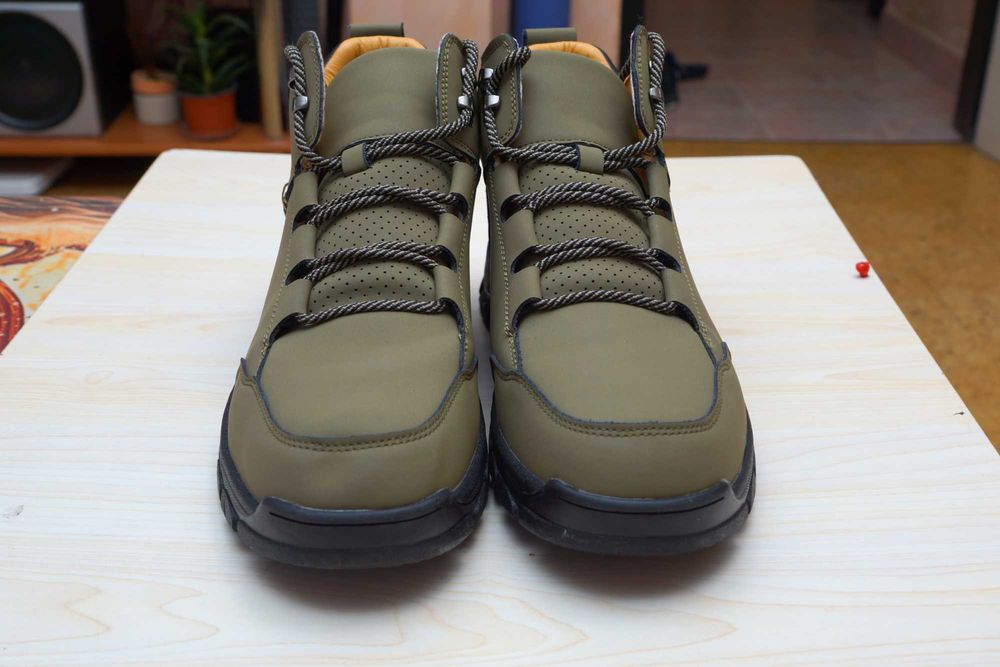 Продавам мъжки боти FLYLAND-кожа