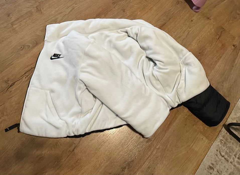 Дамско яке Nike с две лица