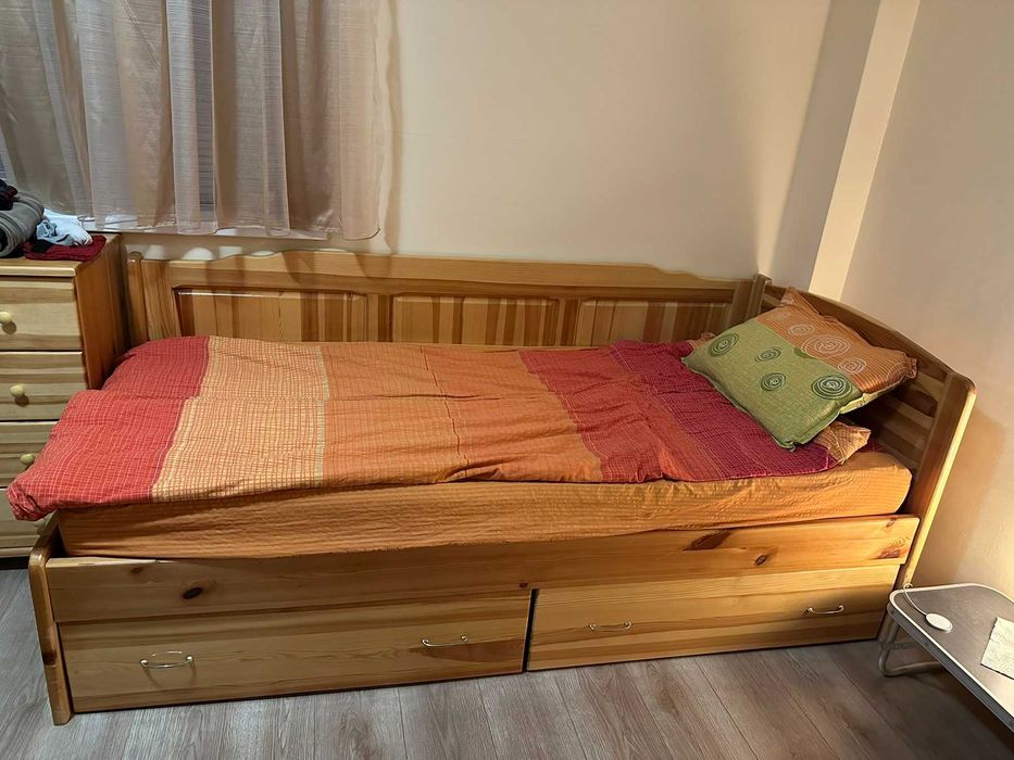 2 бр. легла от масив с матраци 90/200