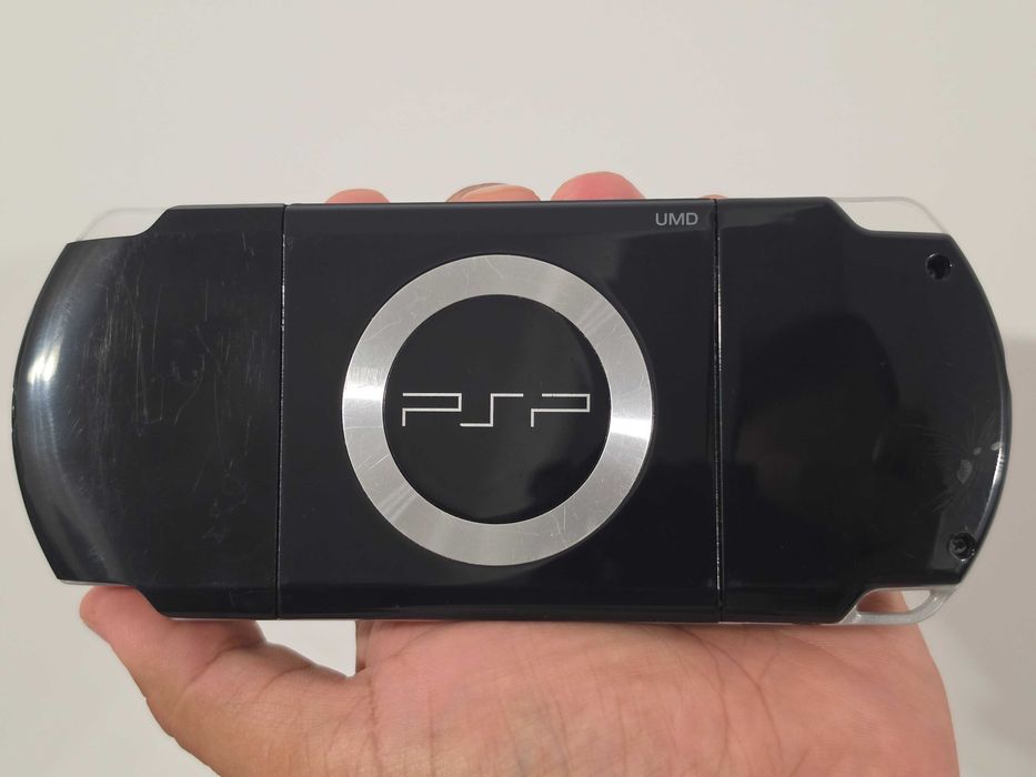 PSP 2004 modat cu card 32GB complet la cutie