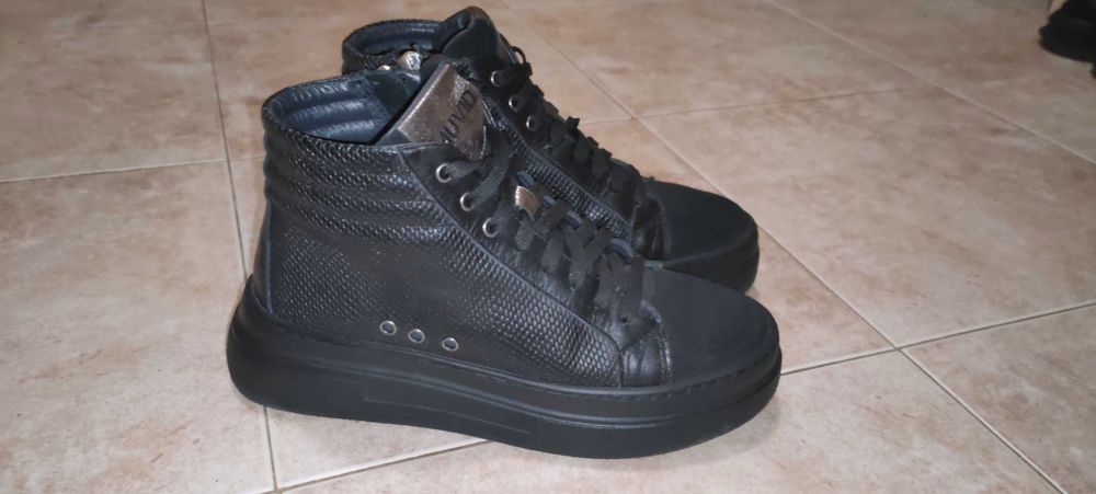 Дамски кецове от естествена кожа