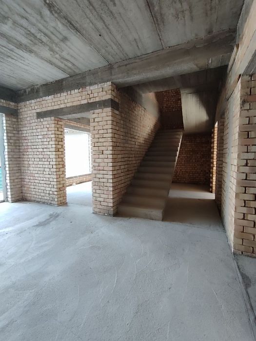 Коттедж 2,2 соток,2 этажа,6 комнат+холл+кухня,3сан.узла,коробка,Кибрай