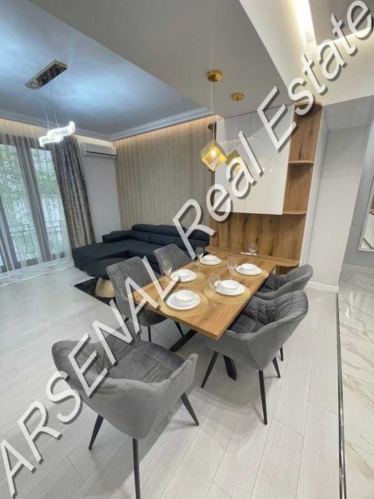 Дава се под наем Тристаен апартамент в София, Център - 100 кв.м за 1500 € - Снимка #8