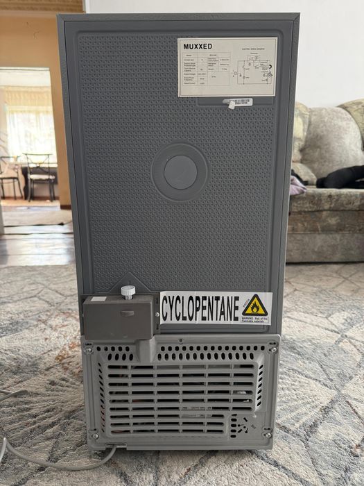 Холодильник Muxxed мальенкий