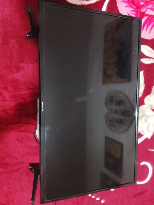 Vând televizor Vortex 81 cm