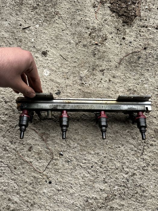 Горивна рейка с дюзи Volvo V40 2.0T 163 к.с.