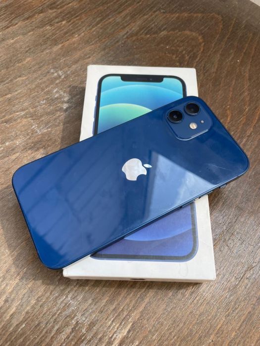 Айфон 12 в отличном состояние