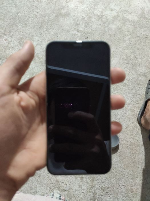 Iphone xs orqasida singan joyi bor