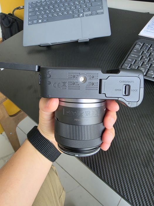 Камера Canon R50 V