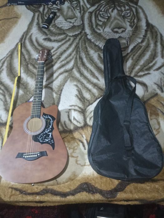 Gitara sotiladi 2026