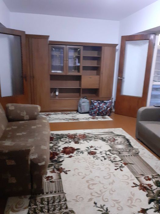 Închiriez apartament semidecomandat sector 6