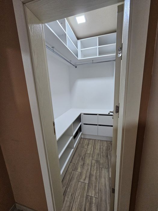 Дава се под наем Тристаен апартамент в Търговище, Център - 72 кв.м за 382.5 € - Снимка #8