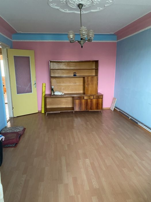 Vind apartament cu 3 camere decomndate