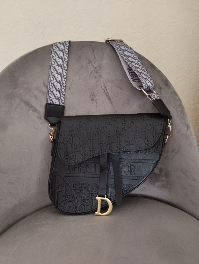 Дамска чанта на Dior гр. Кнежа • OLX.bg