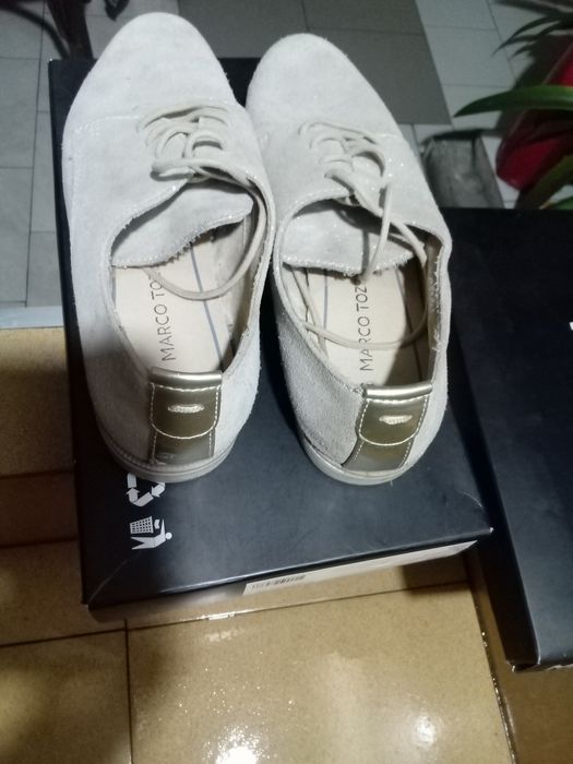 Много удобни спортни обувки